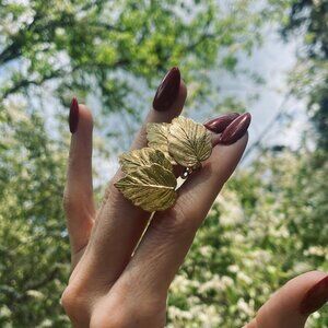 Vintage 50's-60's Crown Trifari Double Leaf Gold Tone Clip On Earrings